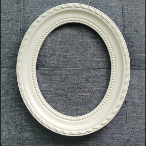 Hobby Lobby Other - NWT White oval open back frame